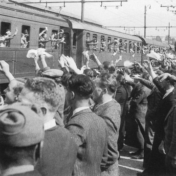Verabschiedung, Abfahrt von Umsiedlern am Brixner Bahnhof (1940)