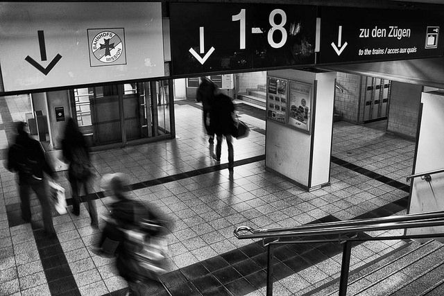 Der Bahnhof ist weiterhin Symbol für Gehen und Ankommen. © Foto_Michel (creative commons)